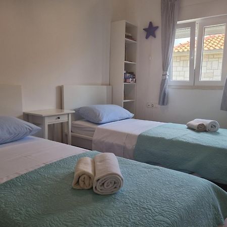 אומיס Cozy Apartments With Seafront Terraces חדר תמונה