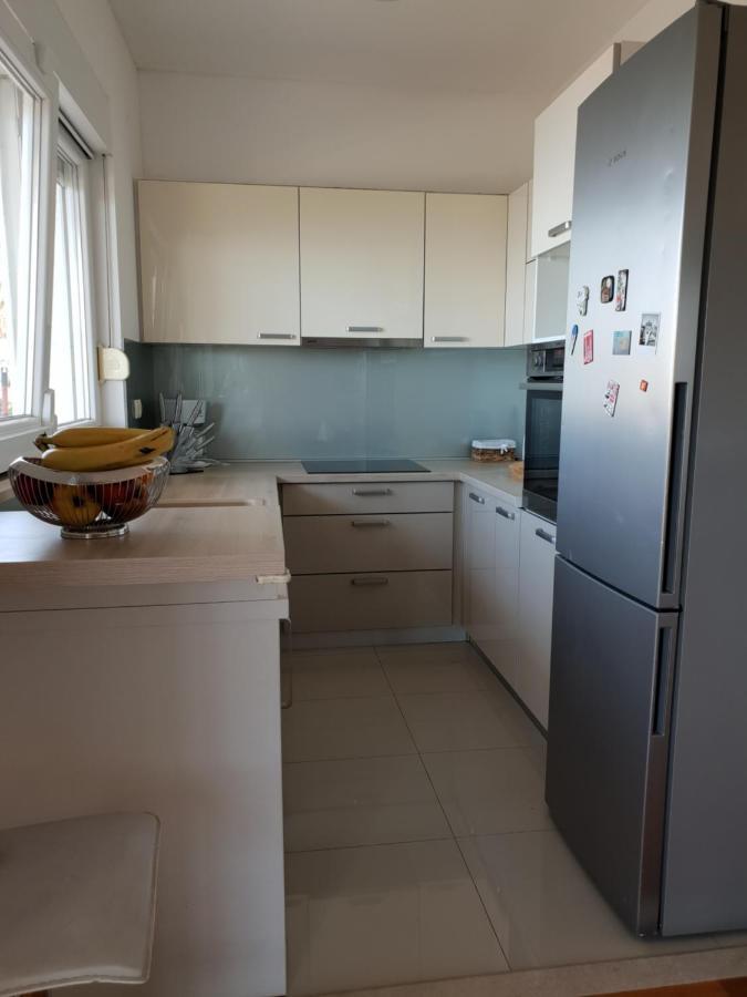 אומיס Cozy Apartments With Seafront Terraces מראה חיצוני תמונה