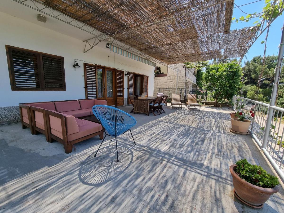 אומיס Cozy Apartments With Seafront Terraces מראה חיצוני תמונה