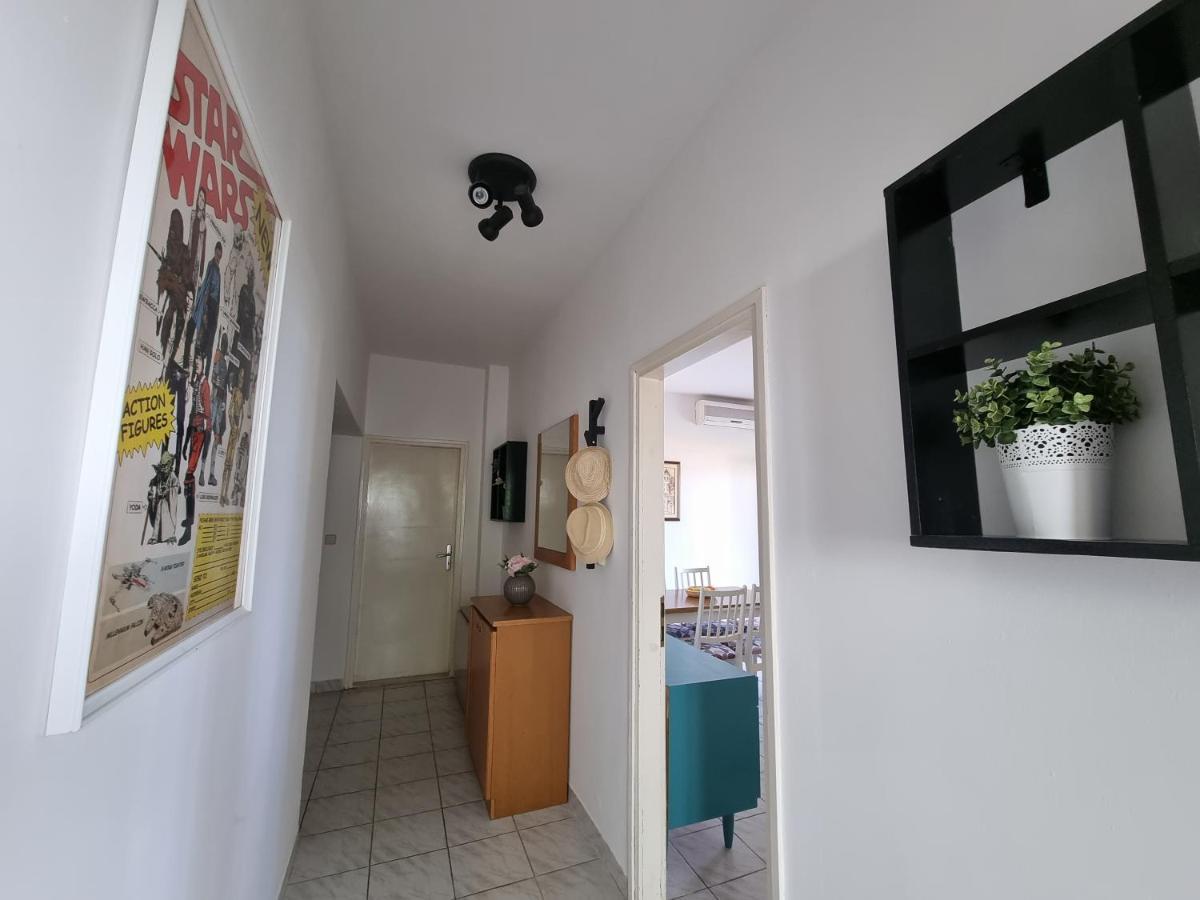 אומיס Cozy Apartments With Seafront Terraces מראה חיצוני תמונה