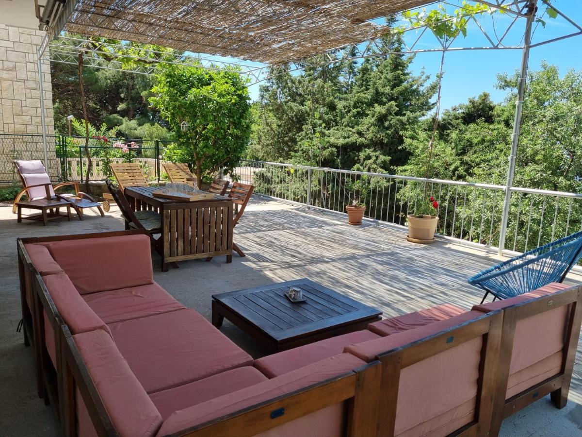 אומיס Cozy Apartments With Seafront Terraces מראה חיצוני תמונה
