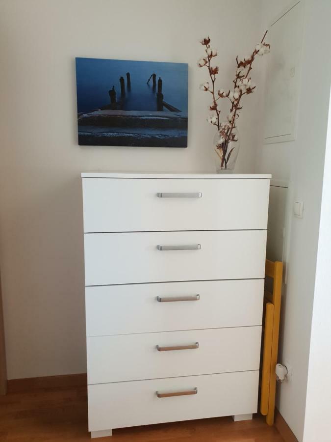 אומיס Cozy Apartments With Seafront Terraces מראה חיצוני תמונה